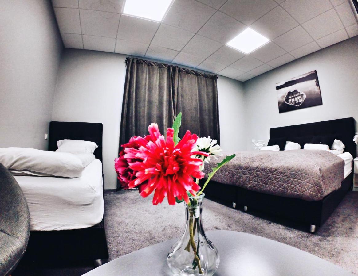Hotel Tjarna Njarthvik Ngoại thất bức ảnh